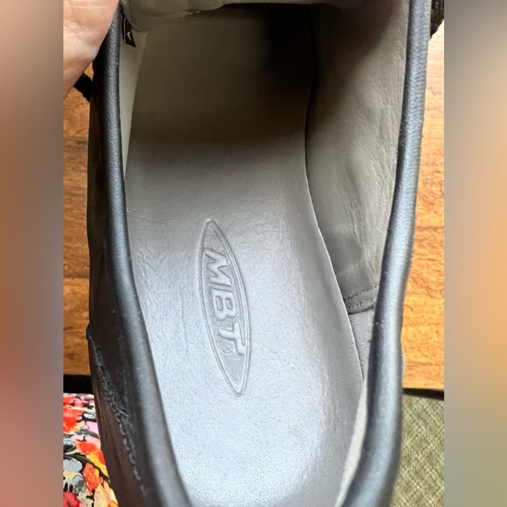 Like NEW MBT Women's Nafasi Black Leather Toning Walking Shoes US sz. 9-9.5 - Picture 10 of 12